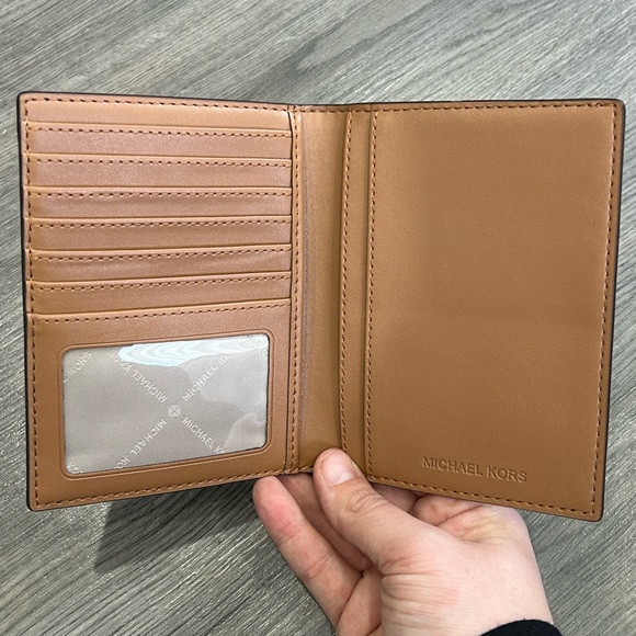 Michael Kors fold wallet - Picture 3 of 3